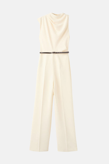Combinaison écru de MANGO, avec un décolleté drapé et une fine ceinture marron.