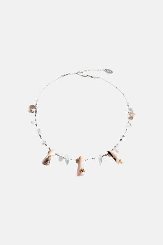 Korte halsketting met schelpen en kralen in multicolor van MANGO, met diverse natuurlijke schelpvormen en transparante kraaltjes.