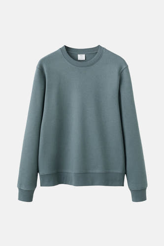 Gilet bleu de MANGO avec des manches longues et un col rond.