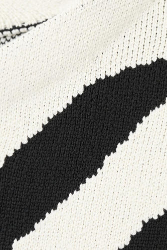 Pull multicolore à col rond de MANGO, avec un motif rayé en maille épaisse.