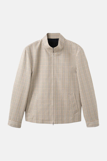 Multikleurige korte jas van MANGO met een ruitpatroon en een ritssluiting aan de voorkant.
