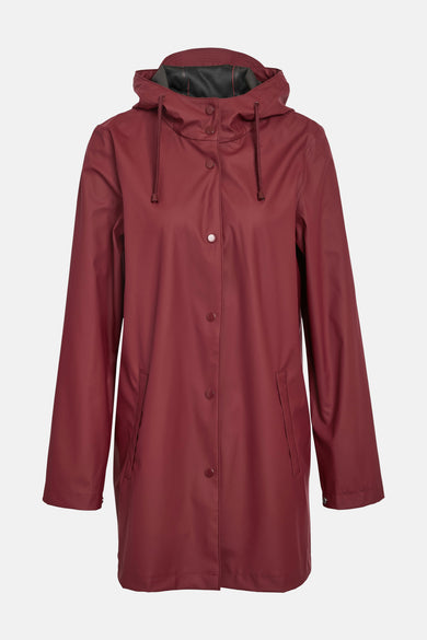 Bordeaux regenjas van DROPLETS met capuchon, lange mouwen en knoopsluiting aan de voorkant.