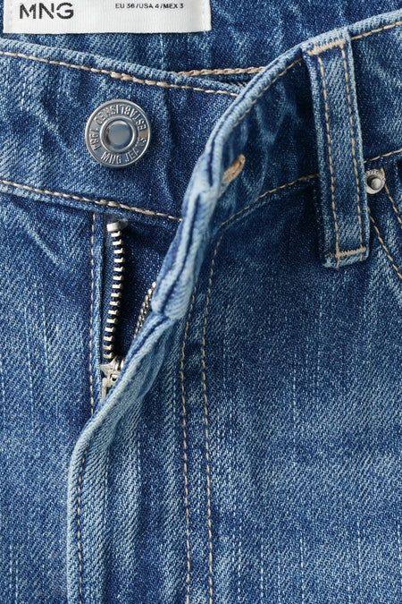 Korte middernachtblauwe denim bermuda van MANGO, met ritssluiting en knoopdetail.