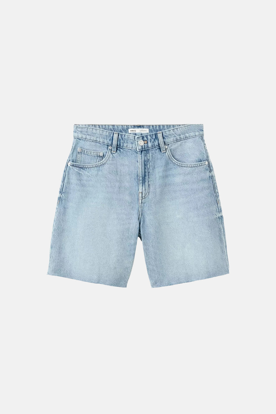 Lichtblauwe denim bermuda van MANGO met knoopsluiting, zakken en onafgewerkte zoom.