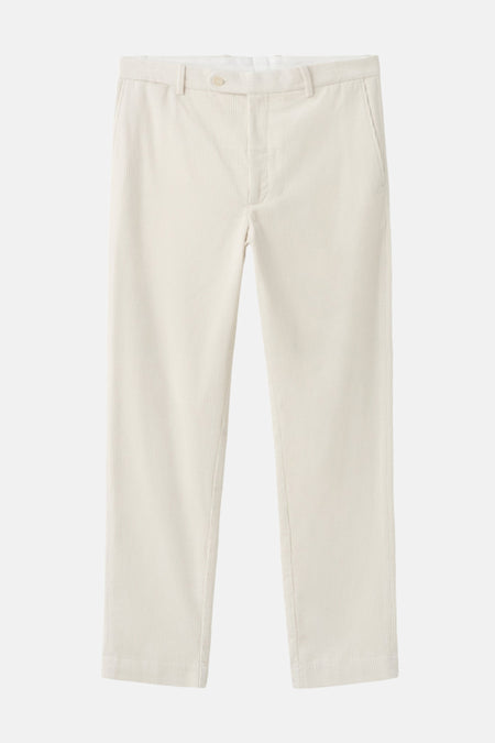 Jean écru de MANGO, avec une subtile texture côtelée et une coupe classique et droite.