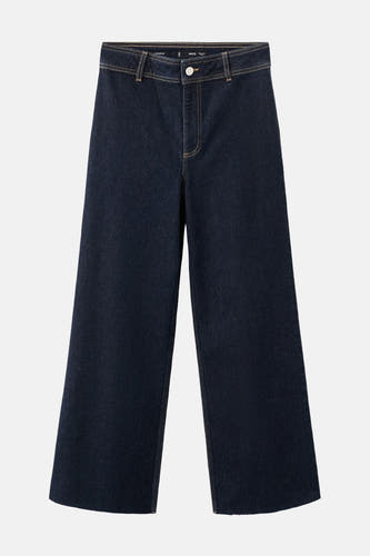 Donkerblauwe, wijde jeans van MANGO, met gele stiksels en een knoopsluiting.