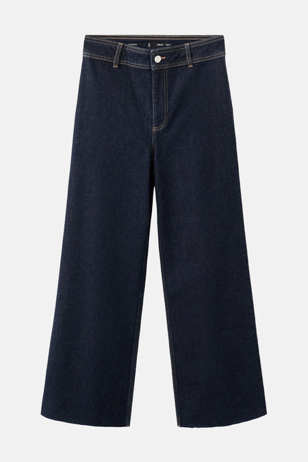 Donkerblauwe, wijde jeans van MANGO, met gele stiksels en een knoopsluiting.