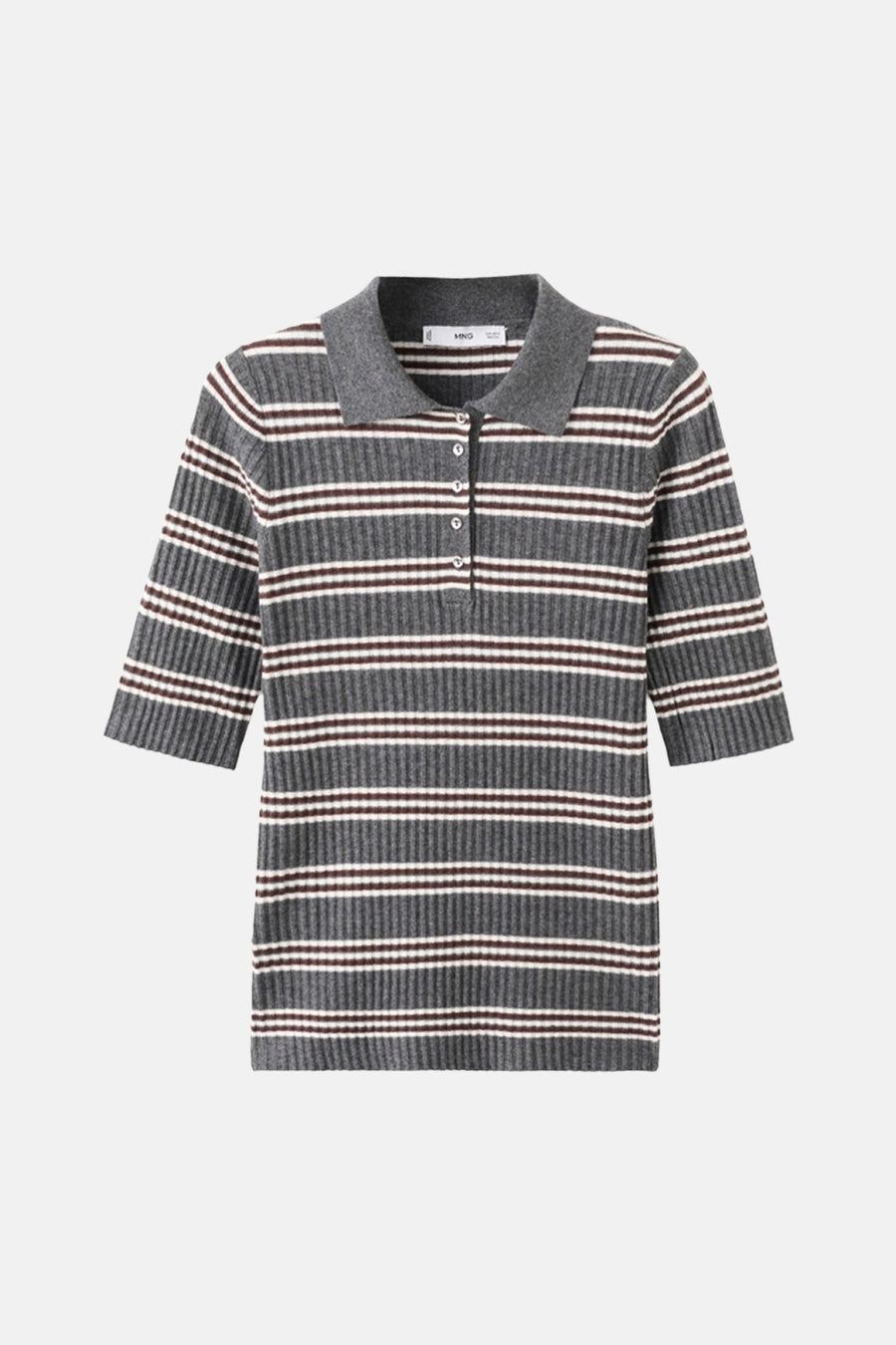 Pull gris à col rond de Mango, avec des rayures horizontales blanches et marron et des boutons.