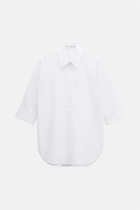 Wit overhemd met korte mouwen van MANGO, met een klassieke kraag en afgeronde zoom.