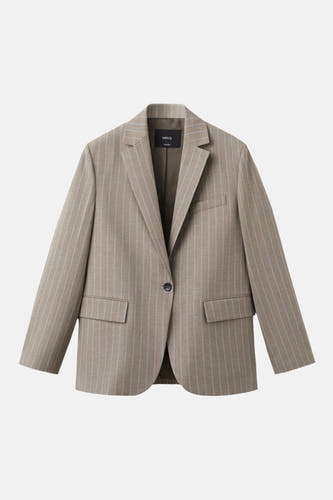 Blazer marron de MANGO avec un motif rayé et un revers.