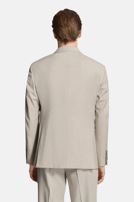 Beige blazer van MANGO, gezien van achteren, met een gladde textuur en nette pasvorm.
