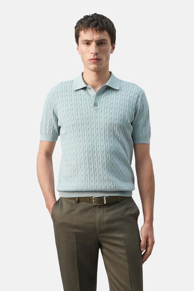 Polo bleue de MANGO avec motif torsadé et manches courtes, vue de dos.