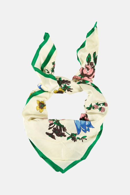Multikleurige zomersjaal van MANGO, met een bloemenprint en een groene rand.
