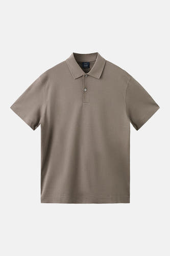 Bruine polo van MANGO met korte mouwen en een knoopsluiting.
