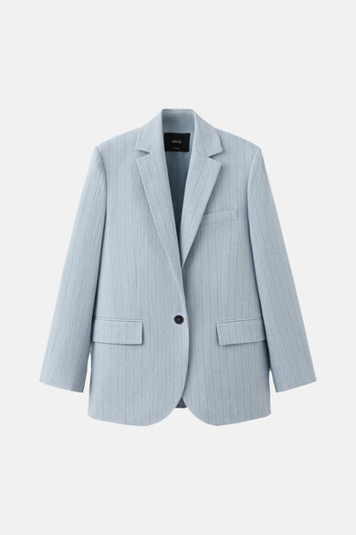 Blazer bleue à rayures de MANGO, avec manches longues et fermeture à boutons noire.