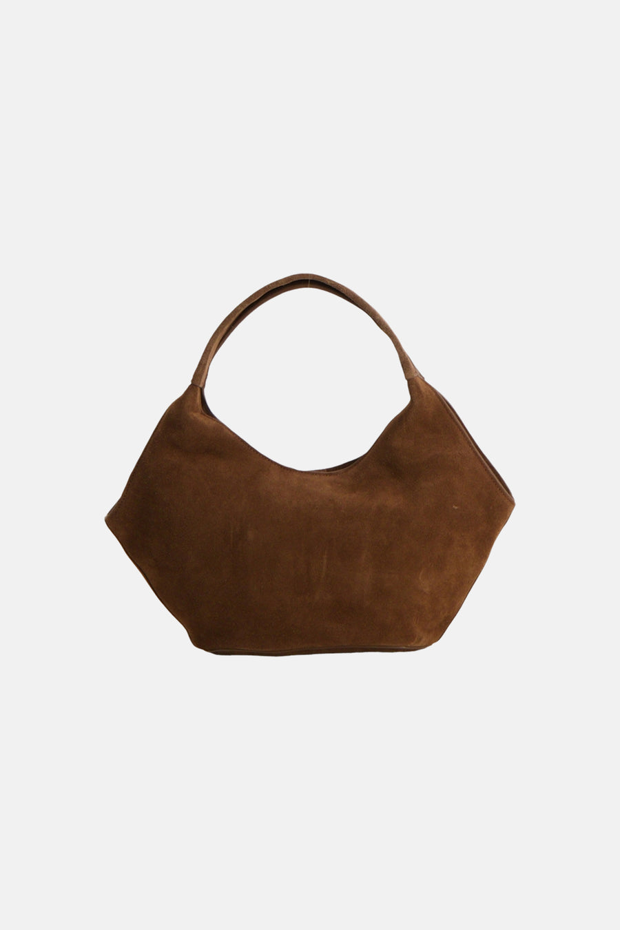 Bruine suede handtas van MANGO met zachte, afgeronde vorm en een enkele schouderband op witte achtergrond.