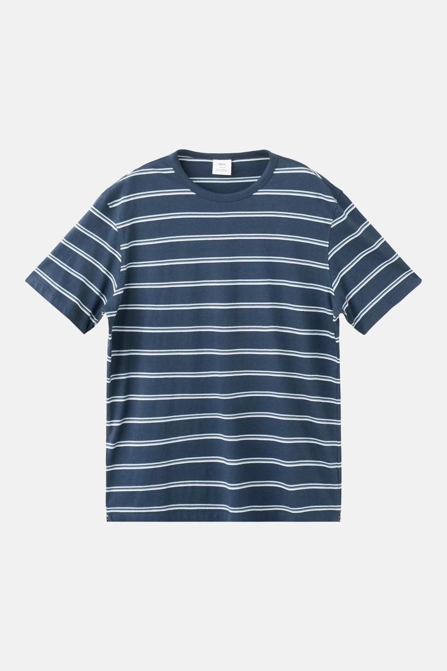 T-shirt bleu à manches courtes de MANGO, rayé blanc et bleu clair, posé à plat.