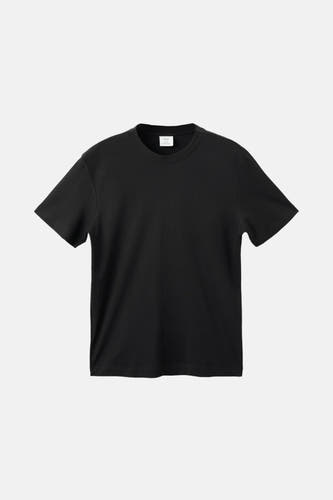 T-shirt noir à manches courtes de MANGO, simple et droit.