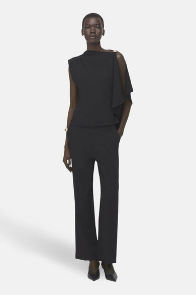 Zwarte mouwloze blouse van MANGO, met asymmetrische halslijn en vloeiende stof.