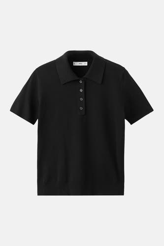 Polo noire à manches courtes de MANGO, avec un col et une fermeture à boutons.