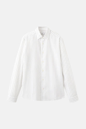 Chemise blanche à rayures (manches longues) de MANGO avec manches longues et fermeture boutonnée.
