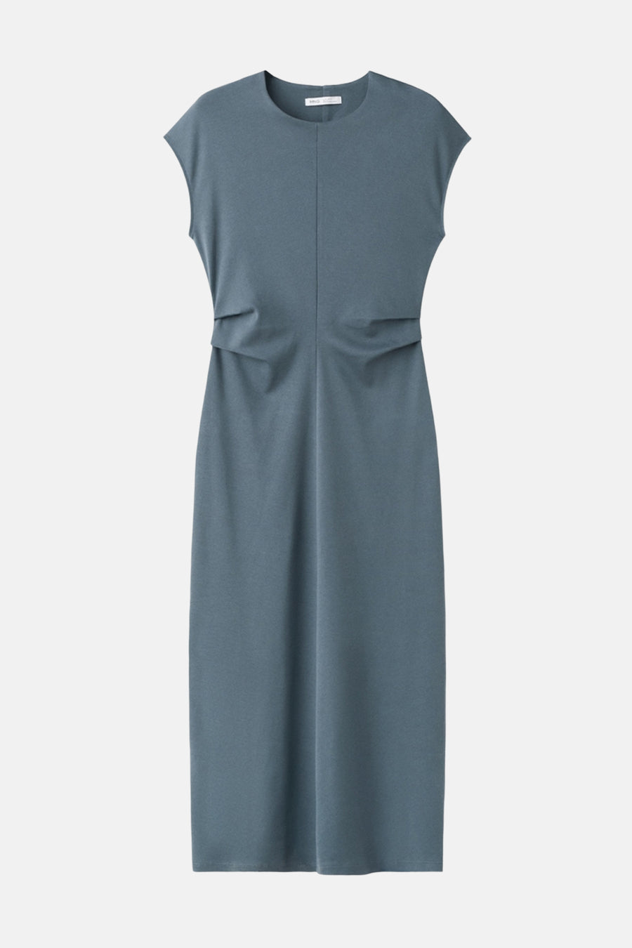 Robe bleue sans manches de MANGO, avec des plis sur le côté et une coupe droite.