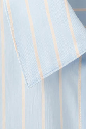Blauw gestreept overhemd (lange mouwen) van MANGO, met een klassieke kraag en nette stiksels.
