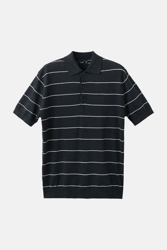Polo noire à manches courtes de MANGO avec un motif à rayures blanches.