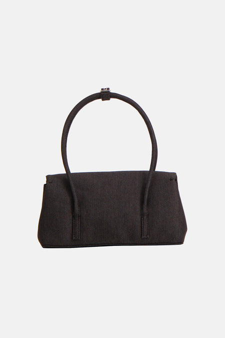 Donkerblauwe denim schoudertas van MANGO, met een smalle ronde handgreep en subtiele details.
