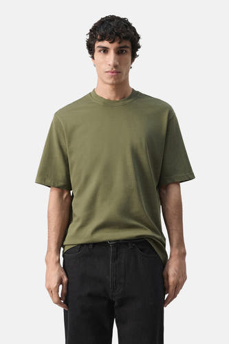 T-shirt à manches courtes de MANGO, couleur unie et col rond.