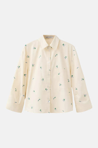 Crèmekleurige blouse met lange mouwen en bloemenprint van MANGO, voorzien van knopen en borstzakje, front view