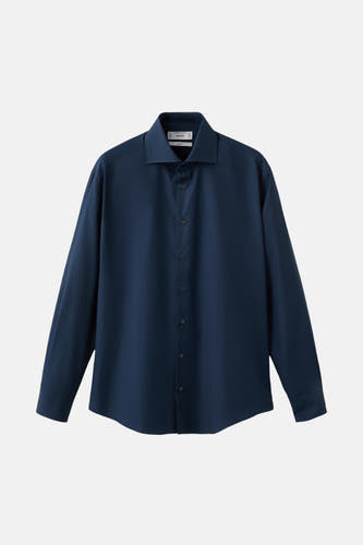 Blauw overhemd met lange mouwen van MANGO, met knoopsluiting en klassieke kraag.