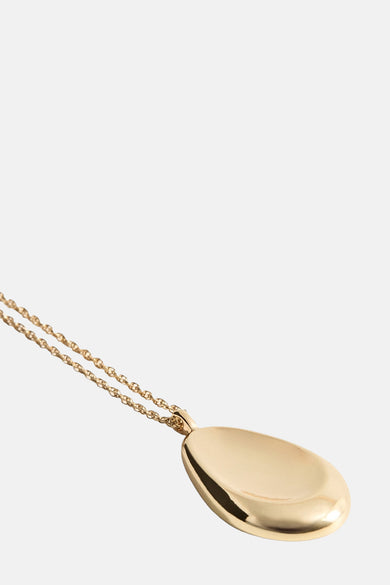 Collier long en or de MANGO avec un porte-pendentif ovale et lisse sur une fine chaîne.