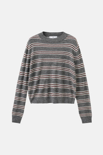 Pull gris à col rond de MANGO, avec motif rayé blanc et bordeaux.