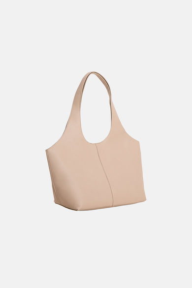 Beige schoudertas van MANGO met gladde textuur en een eenvoudige, elegante stijl.