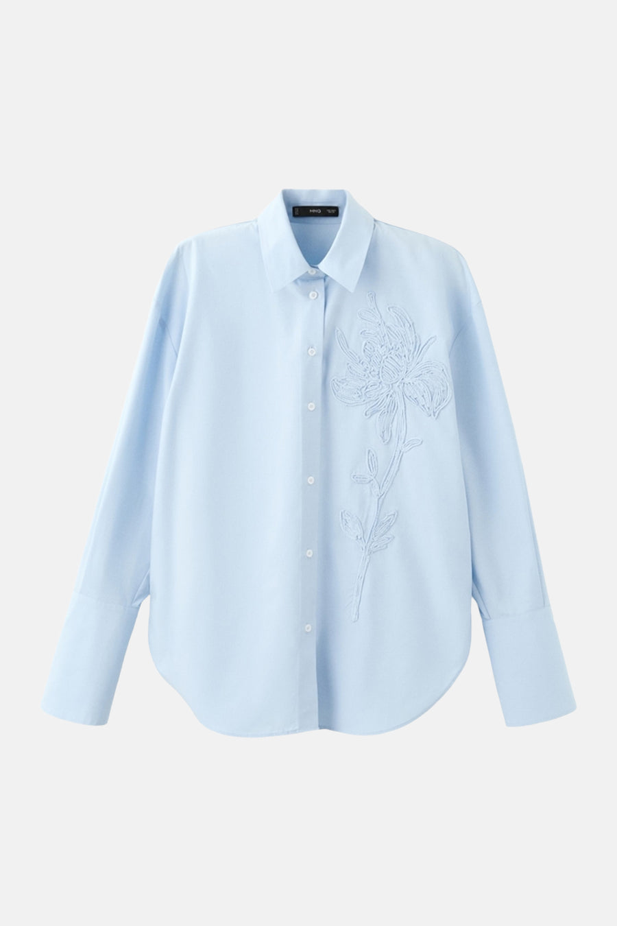 Blauw overhemd met lange mouwen van MANGO, versierd met een subtiele bloemenborduursel.