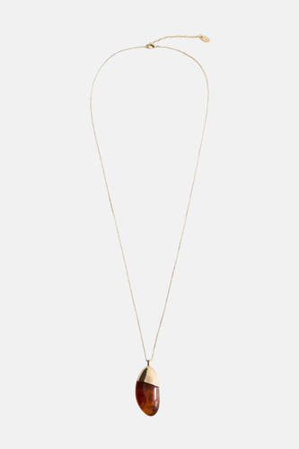 Long collier doré de MANGO, avec pendentif marron et détails dorés.