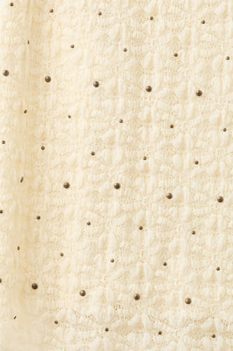 Ecru lange rok van MANGO met een kanten patroon en bronzen studs.