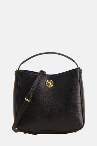 Sac à dos noir de MANGO, avec une texture granuleuse et une poignée ronde.
