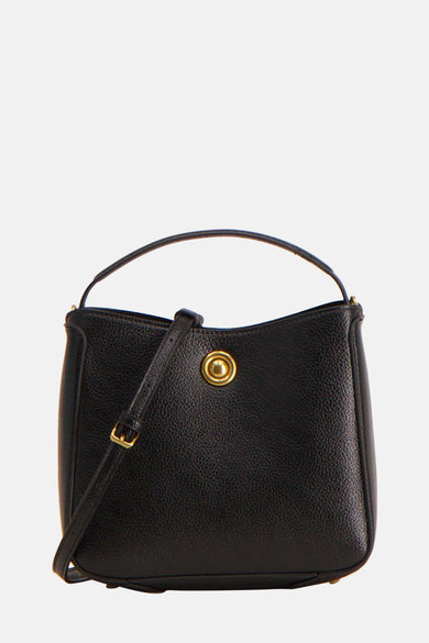 Sac à dos noir de MANGO, avec une texture granuleuse et une poignée ronde.