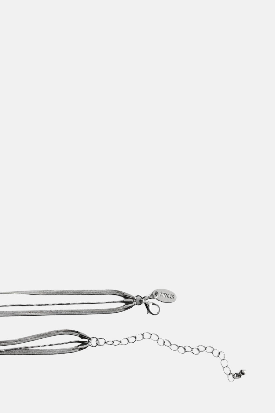 Zilverkleurige ketting met meerdere lagen en verlengkettinkje.