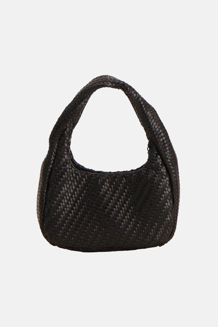 Zwarte schoudertas van MANGO met gevlochten textuur en halfrond model.