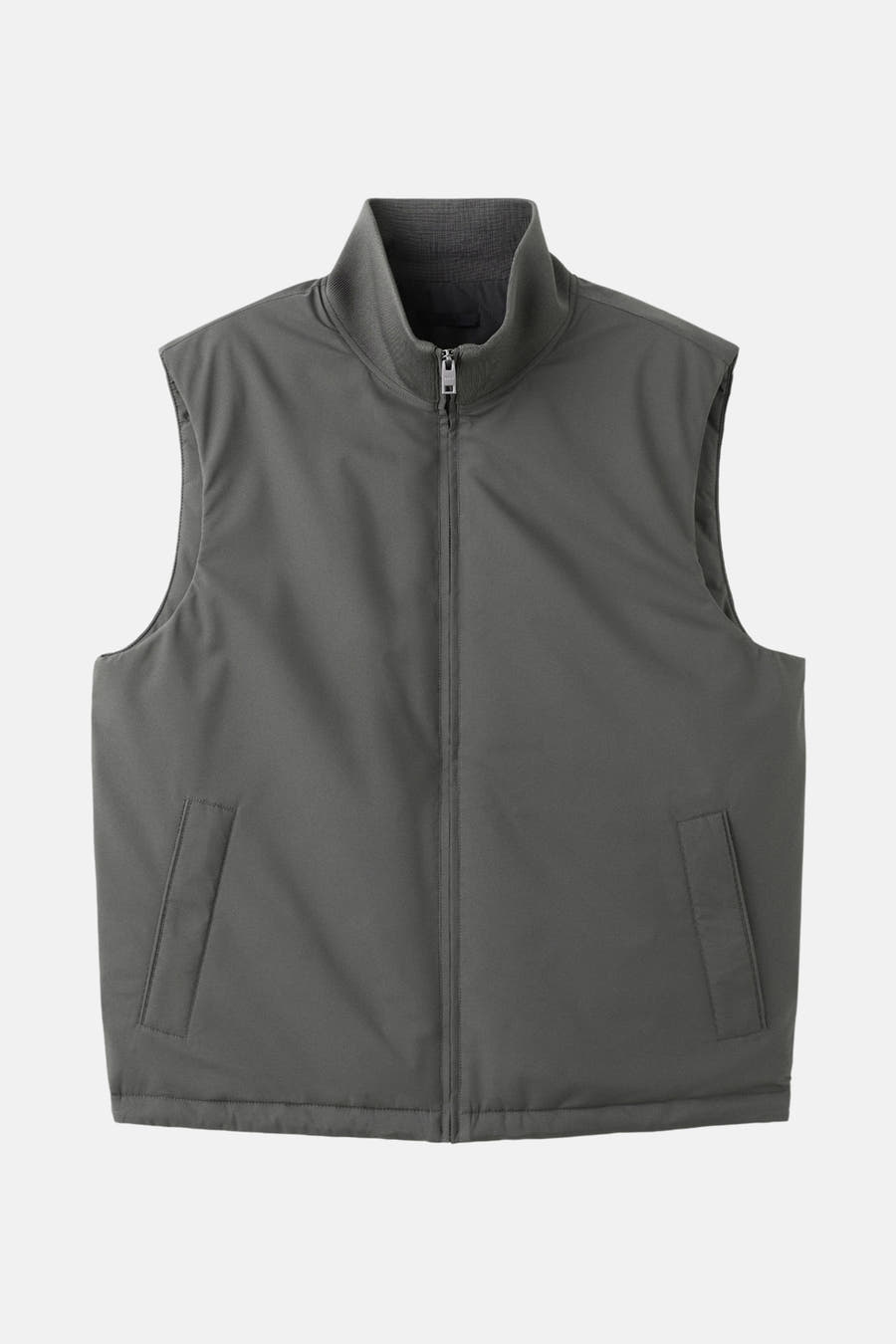 Grijze bodywarmer van MANGO, met een opstaande kraag en zichtbare zakken.
