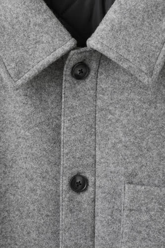 Gris, manteau court de MANGO avec des boutons et une poche, dans une douce texture tissée et un col classique.