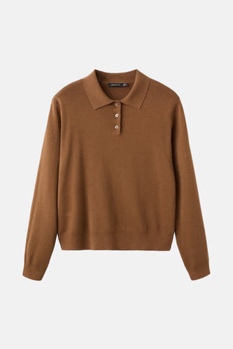 Pull marron avec col polo de MANGO, à trois boutons et longues manches.