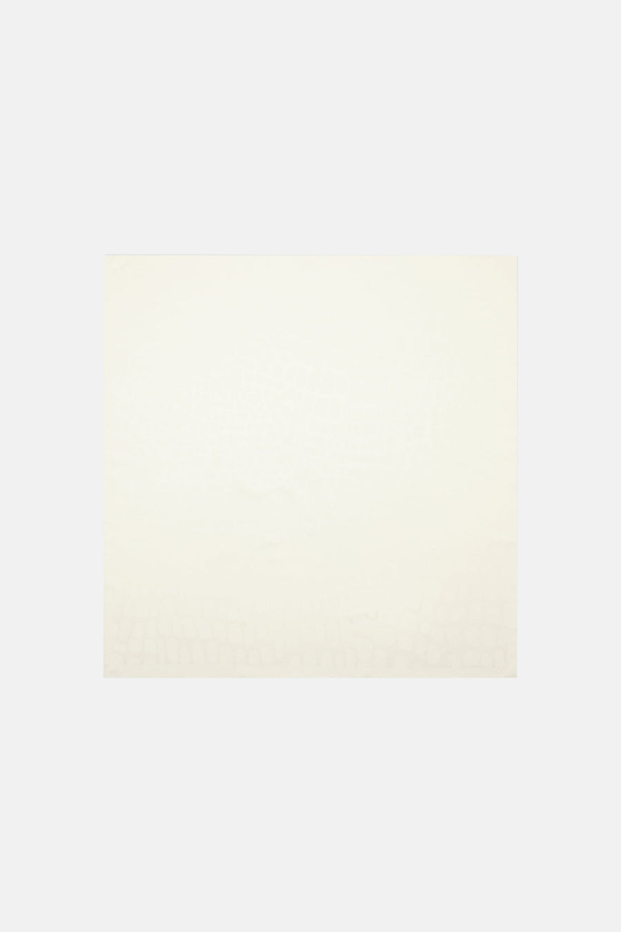 Écru voile d'été de MANGO, avec un motif subtil et des plis légers sur un fond lisse.