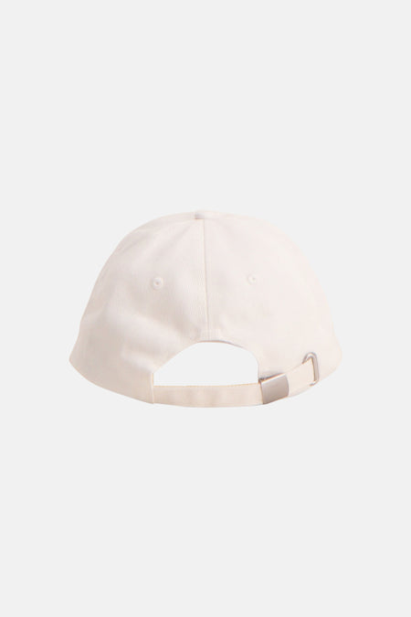 Witte pet van MANGO, achterzijde met verstelbare riem en metalen gesp, eenvoudig en minimalistisch design