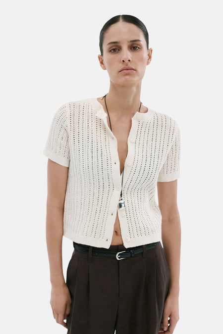 Wit gebreid gilet van MANGO met korte mouwen, open breipatroon en knoopsluiting.