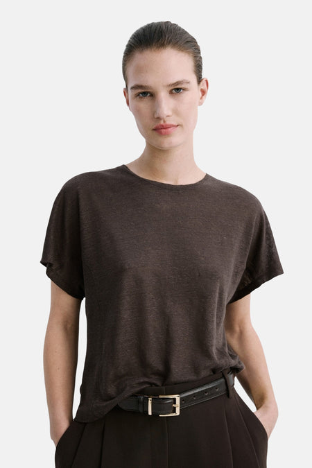 T-shirt chiné marron de MANGO à manches courtes, vue arrière d'un modèle ample.