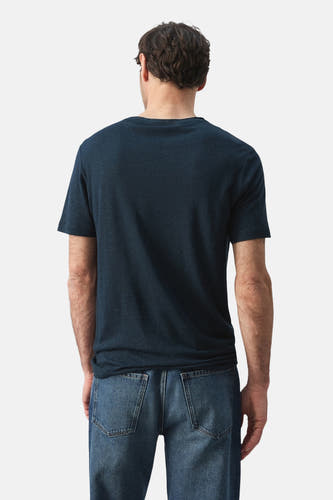 Blauw T-shirt met korte mouwen van MANGO, gezien van achteren, gedragen met jeans.
